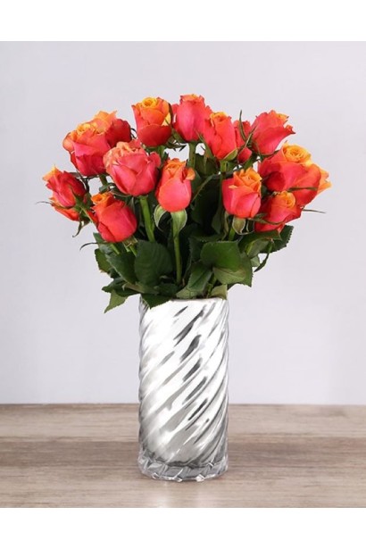 Троянди Черрі Бренді у вазі 